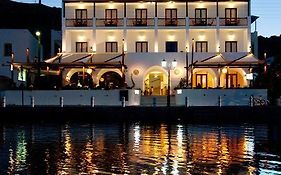 Chris Hotel